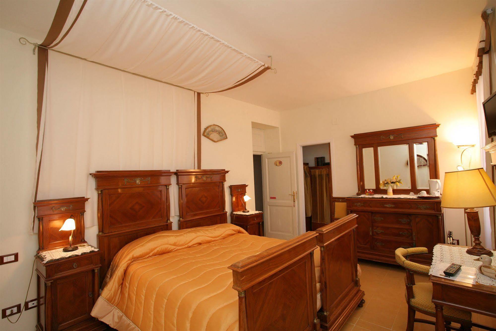 Hotel Roma Скано Екстериор снимка