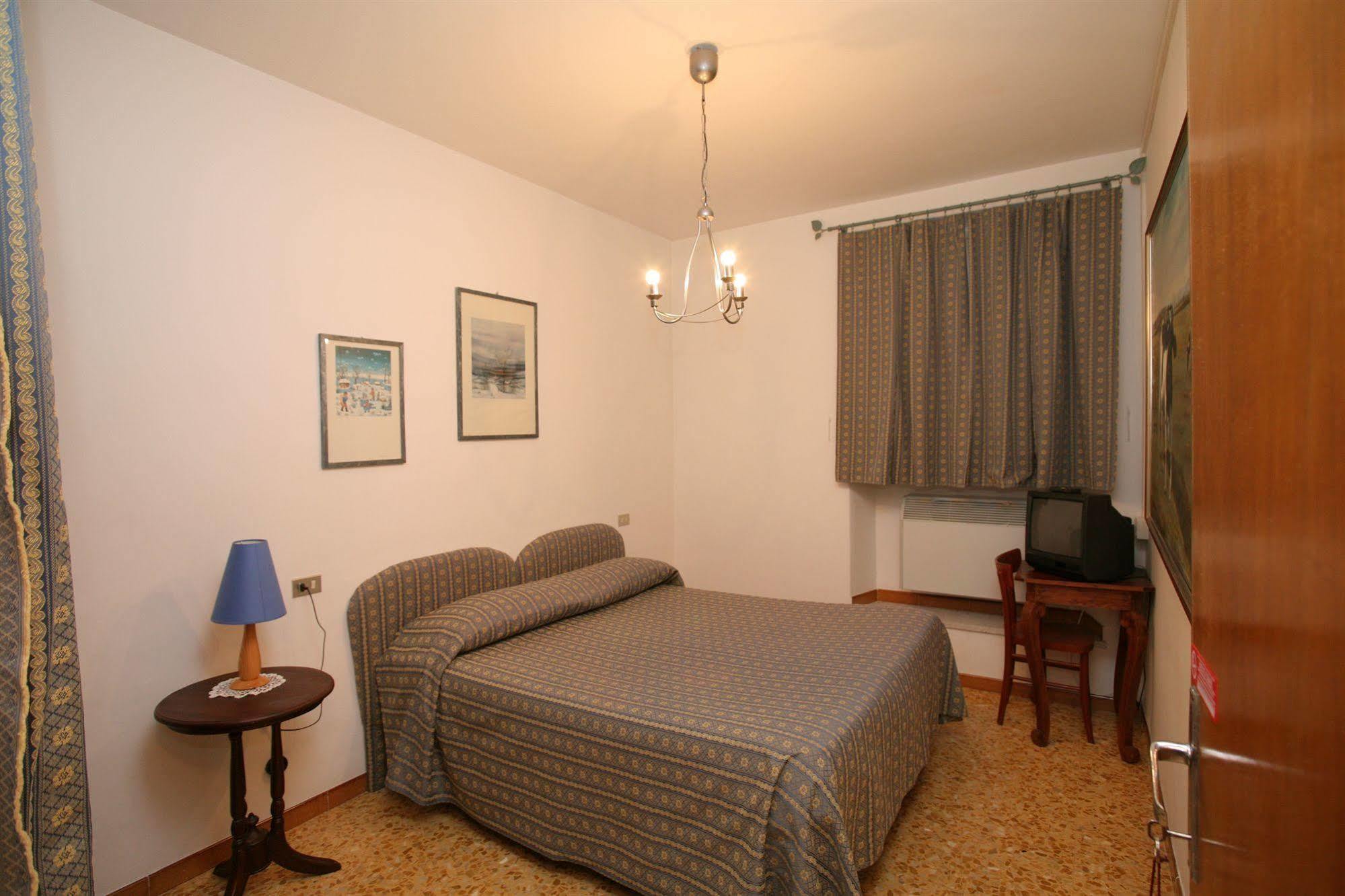 Hotel Roma Скано Екстериор снимка